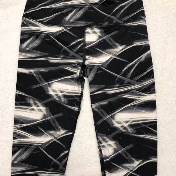 VICTORIAS SECRET SPORT LEGGINGS SIZE SMALL - Picture 3 of 7